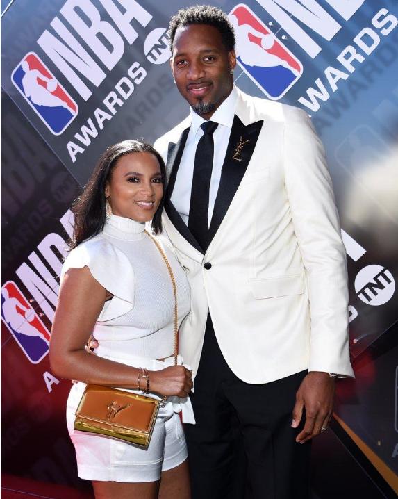 尽管他在经 尽管他在经